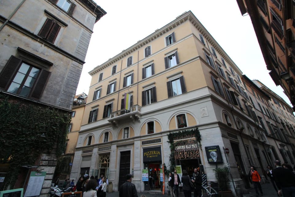 Facade/entrance