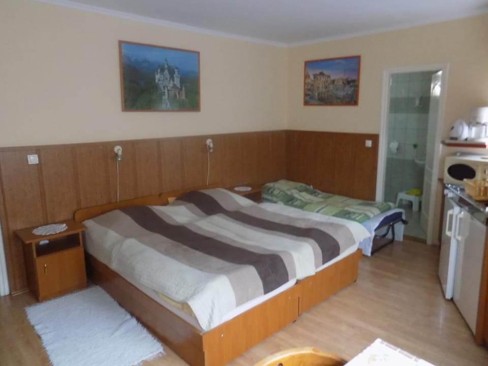 Bed, Garden, Pets, Street view