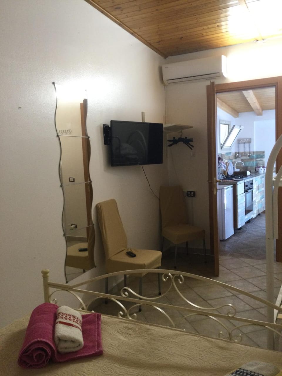 TV and multimedia, Kitchen or kitchenette, kitchen, air conditioner