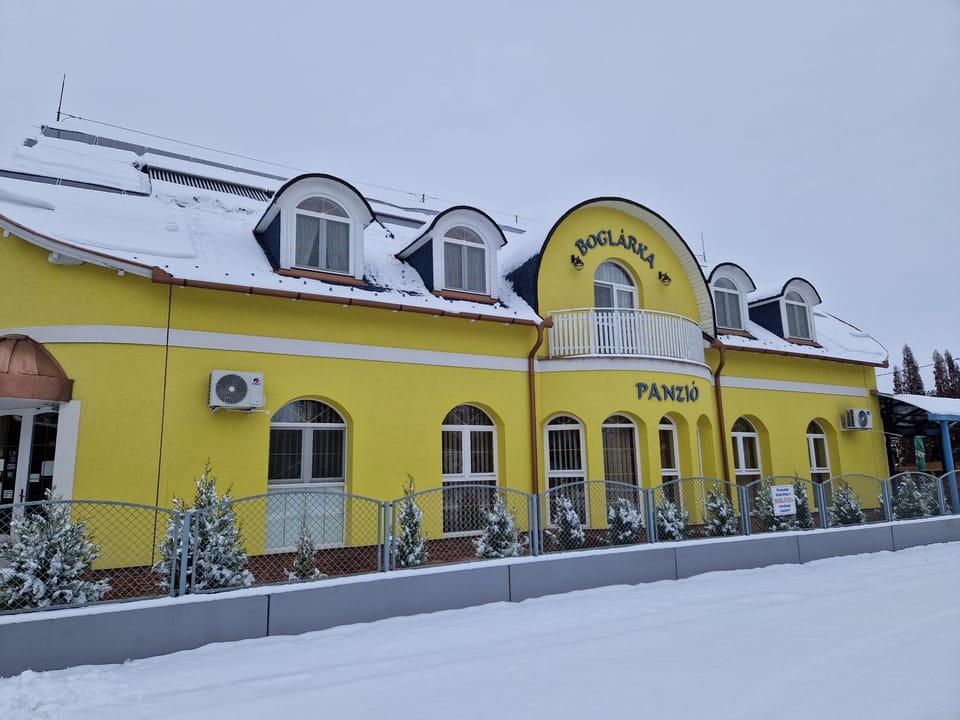Property building, Day, Winter
