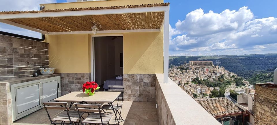 Balcony/Terrace, Landmark view, Mountain view