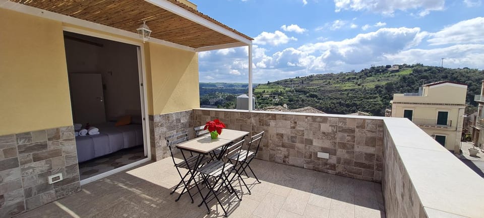 Balcony/Terrace, Mountain view