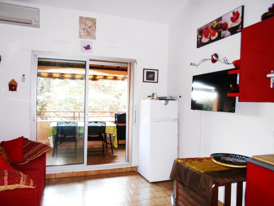t2 bord de mer au calme Apartment in French Riviera