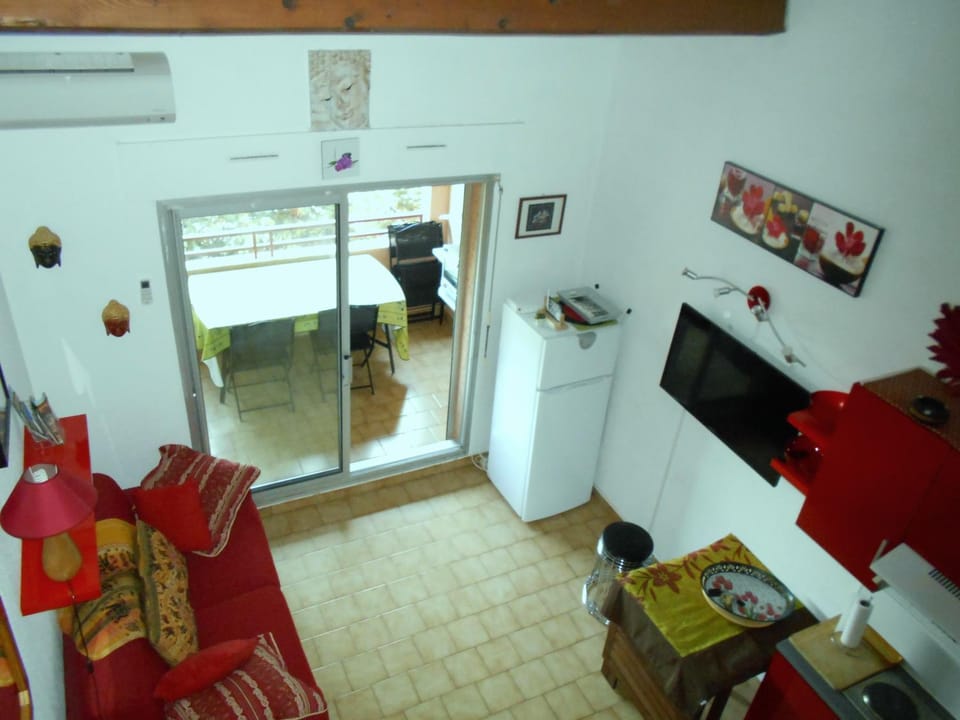 t2 bord de mer au calme Apartment in French Riviera