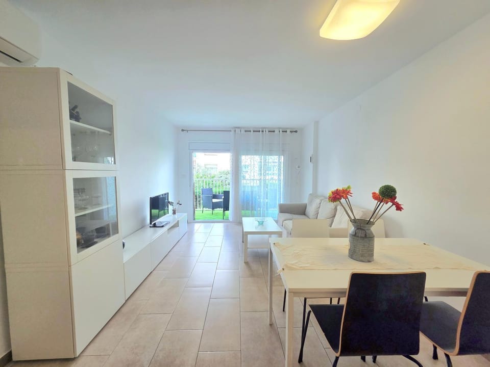 Balcony/Terrace, Living room, Dining area, air conditioner