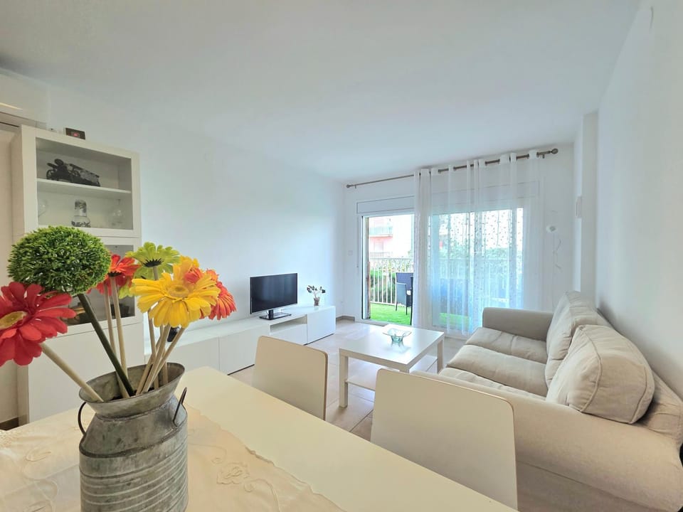 Balcony/Terrace, Living room, Dining area, air conditioner