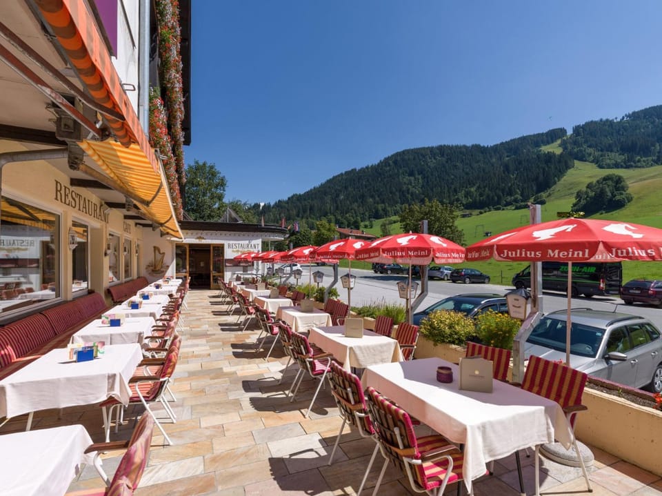 Day, BBQ facilities, Coffee/tea facilities, Balcony/Terrace, Dining area