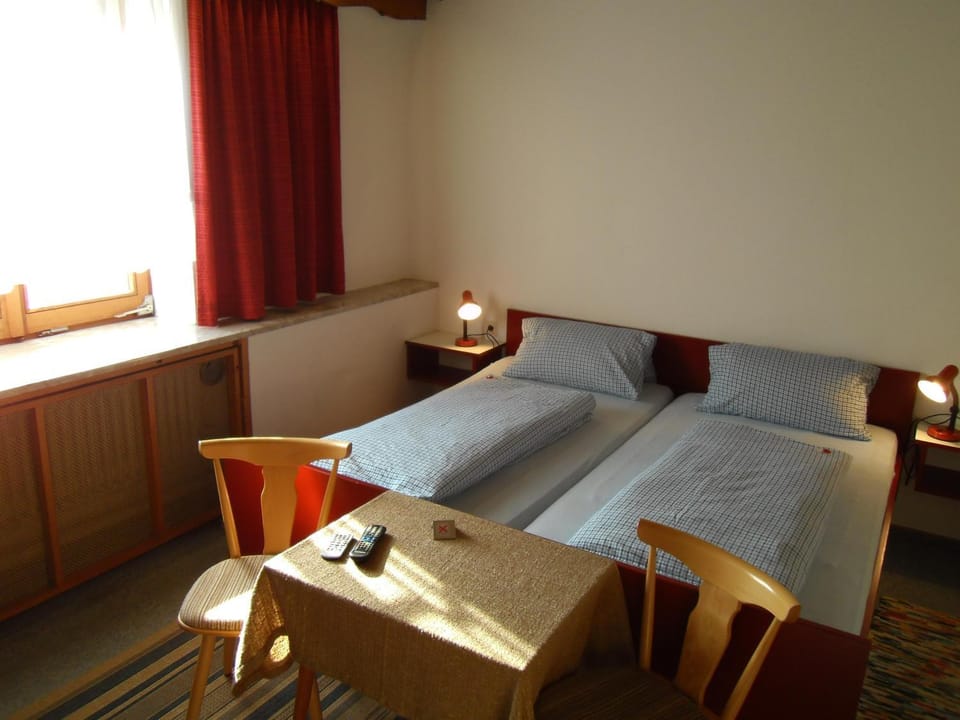 Bed, Seating area