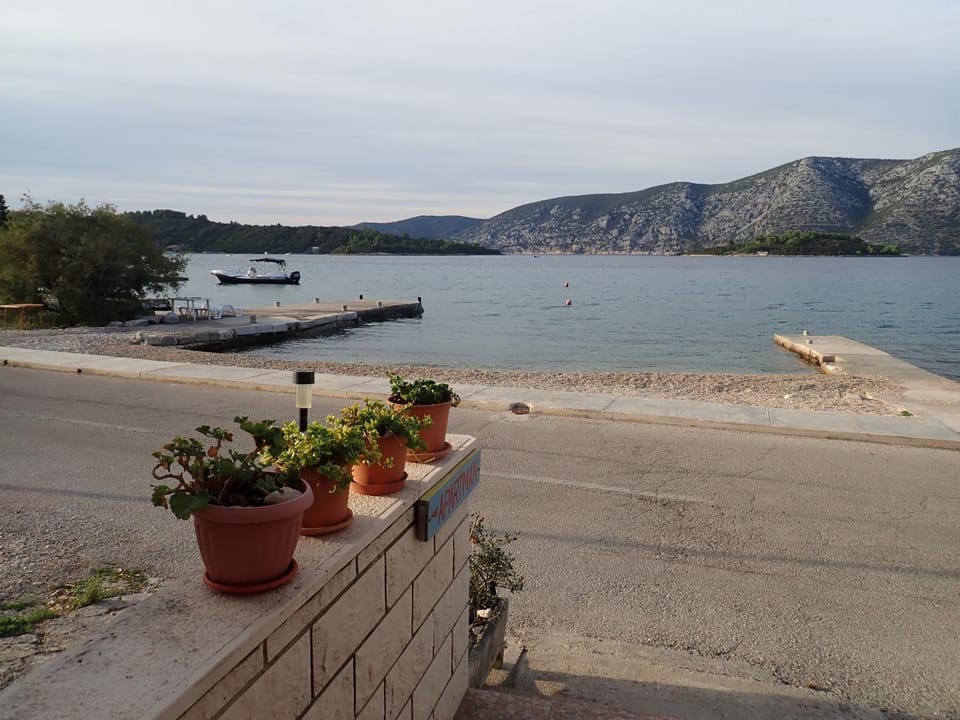 Katja Beach Apartment Apartment in Račišće