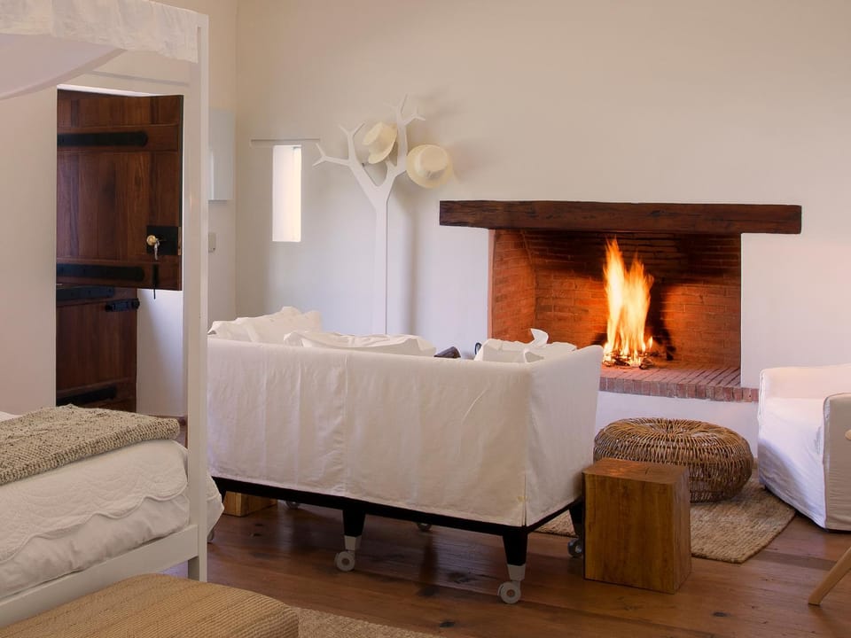 Living room, Seating area, fireplace