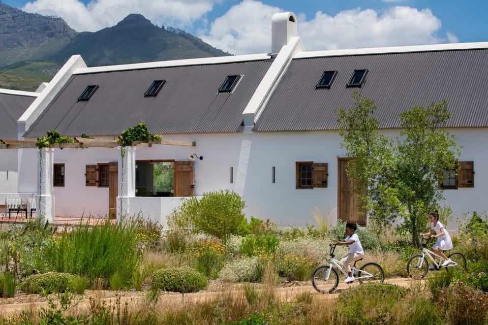 Property building, Day, Natural landscape, Cycling, Mountain view