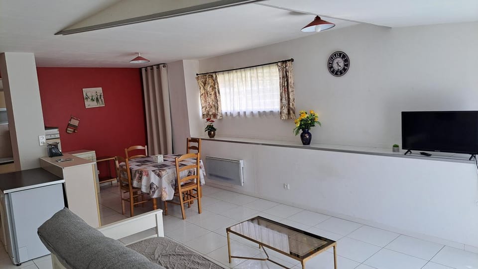 Mauleon Maison prive jardin 6 personnes Apartment in Nouvelle-Aquitaine