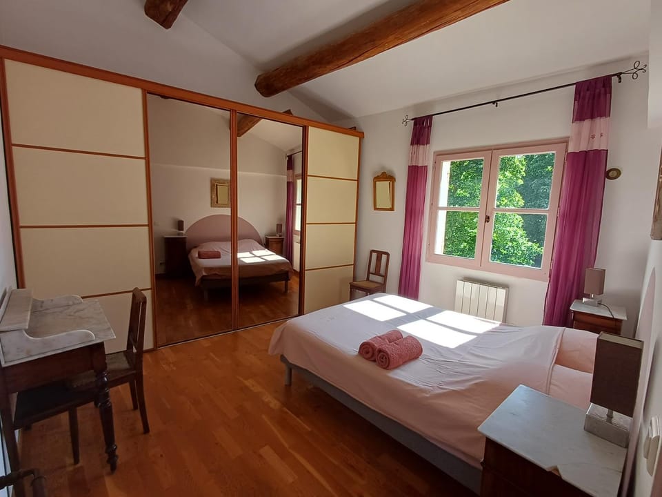 La Boissetane, maison provençale avec piscine et jardin, au pied du Luberon House in Provence-Alpes-Côte d'Azur