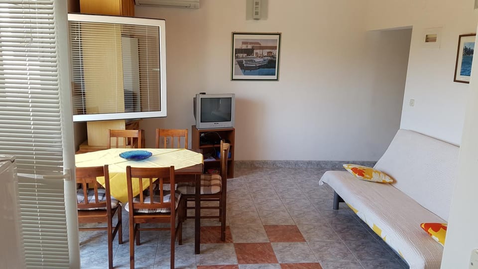 Cozy apartment Apartment in Tisno