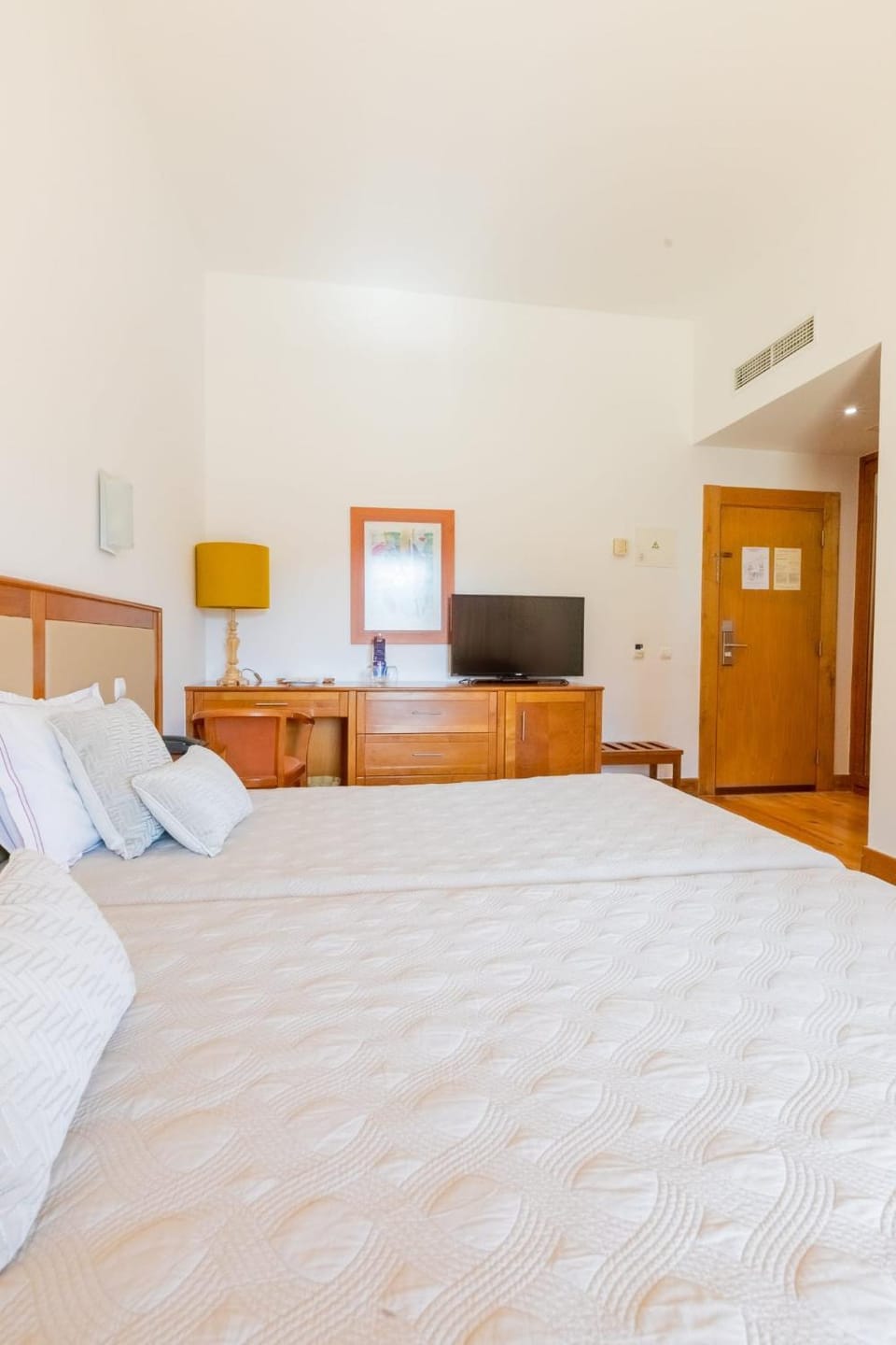 Bed, TV and multimedia, Photo of the whole room, Bedroom, wardrobe