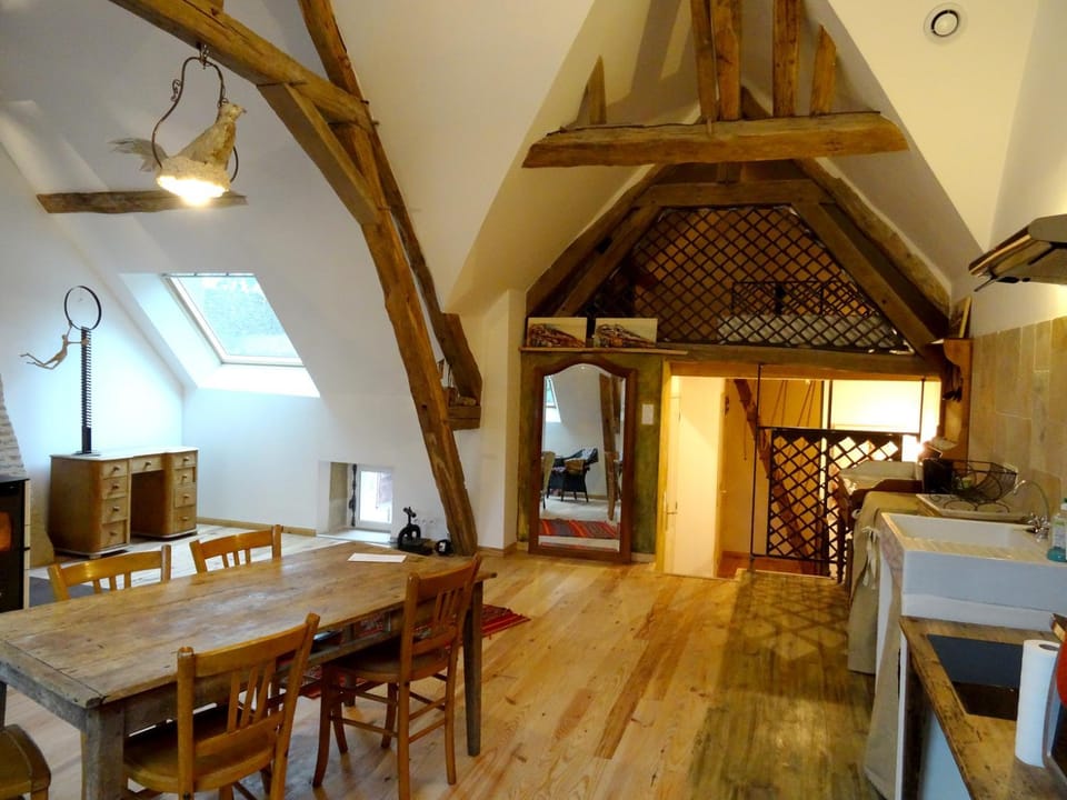 Shower, Toilet, Bathroom, Kitchen or kitchenette, Seating area, Dining area, Bedroom