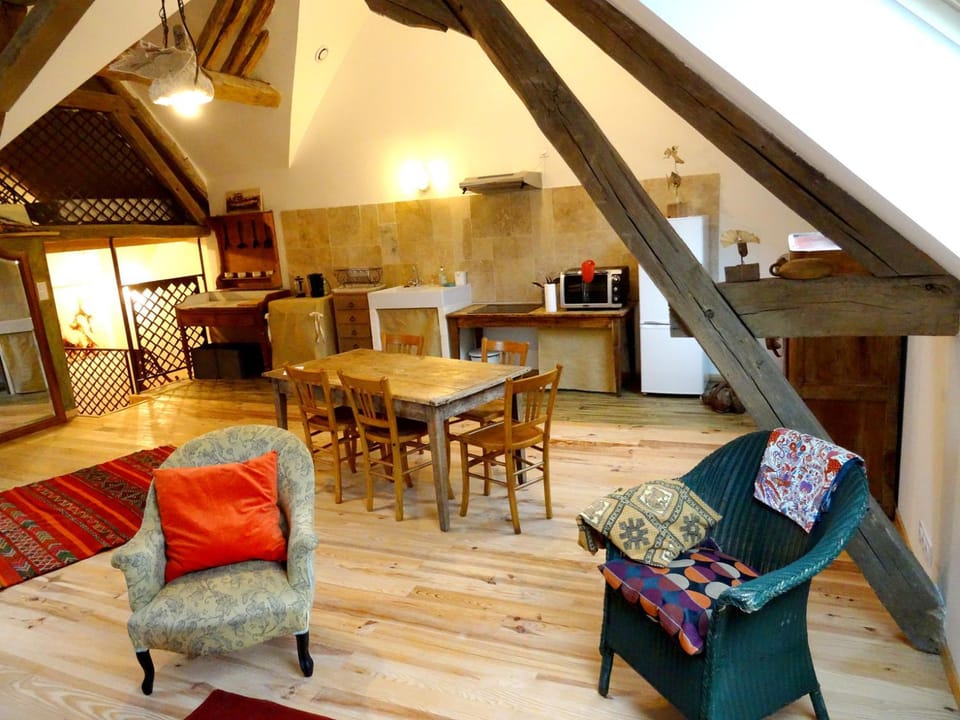 Coffee/tea facilities, Kitchen or kitchenette, Dining area, City view, Street view, Area and facilities, Quiet street view, Inner courtyard view