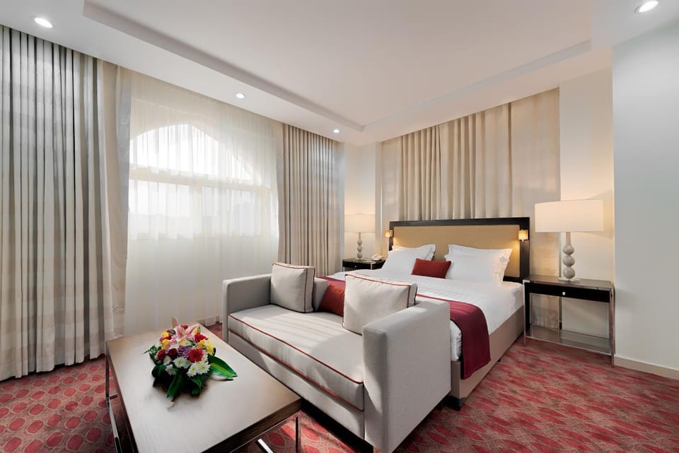 Bed, Living room, Photo of the whole room, Seating area, Bedroom