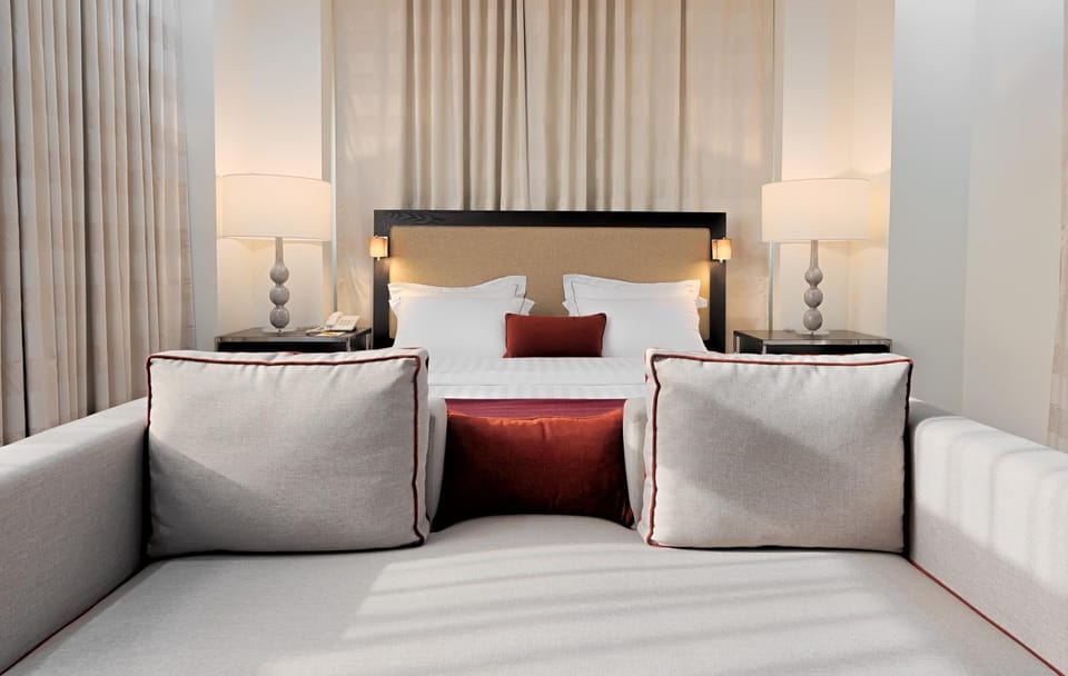 Bed, Living room, Photo of the whole room, Seating area, Bedroom