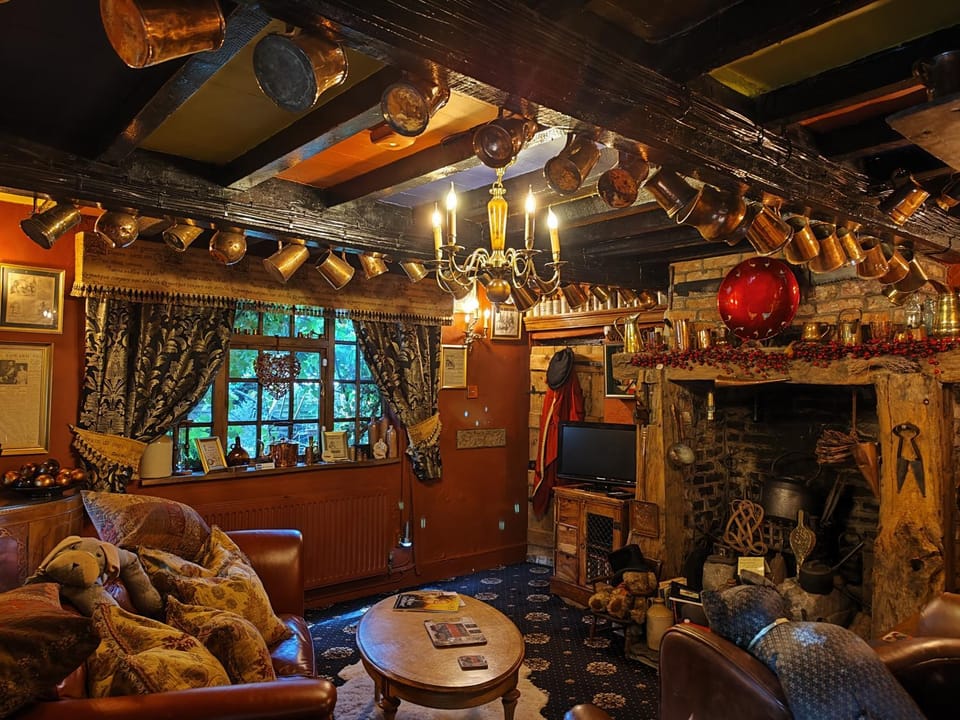 Wizards Thatch Medieval Styled Suites with Four Poster Beds Bed and Breakfast in England