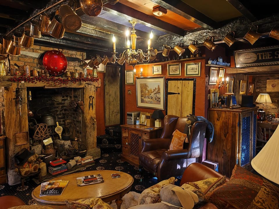 Wizards Thatch Medieval Styled Suites with Four Poster Beds Bed and Breakfast in England