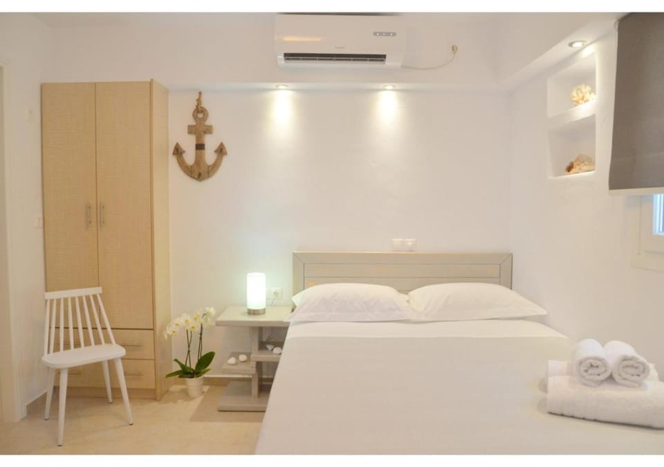 SeaScape Mandrakia Apartment in Milos