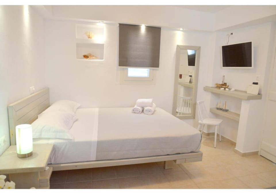 SeaScape Mandrakia Apartment in Milos