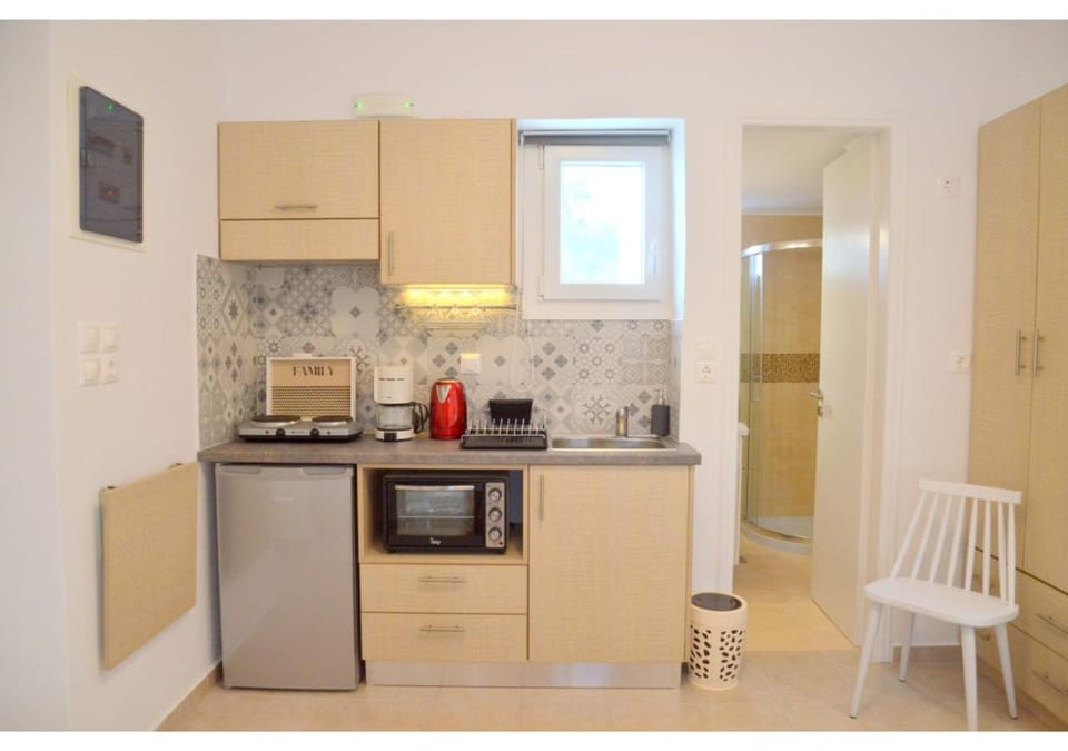 Coffee/tea facilities, Kitchen or kitchenette, Living room, Dining area