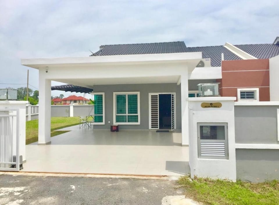 PD Swimming Pool 5 ROOM Homestay House in Port Dickson
