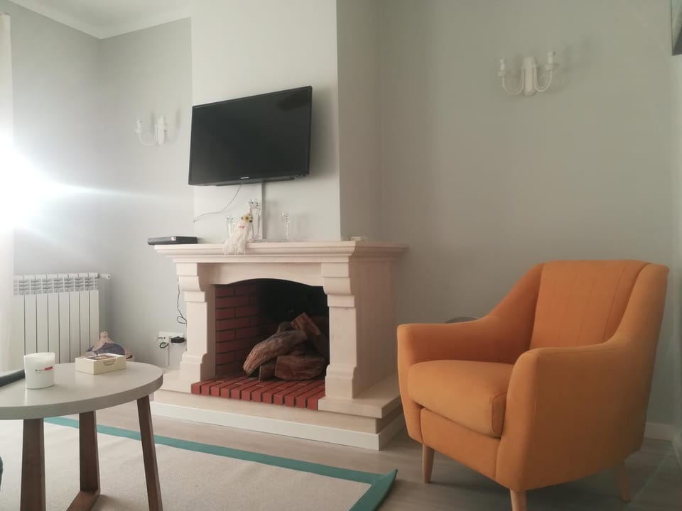 Communal lounge/ TV room, TV and multimedia, Living room, Seating area