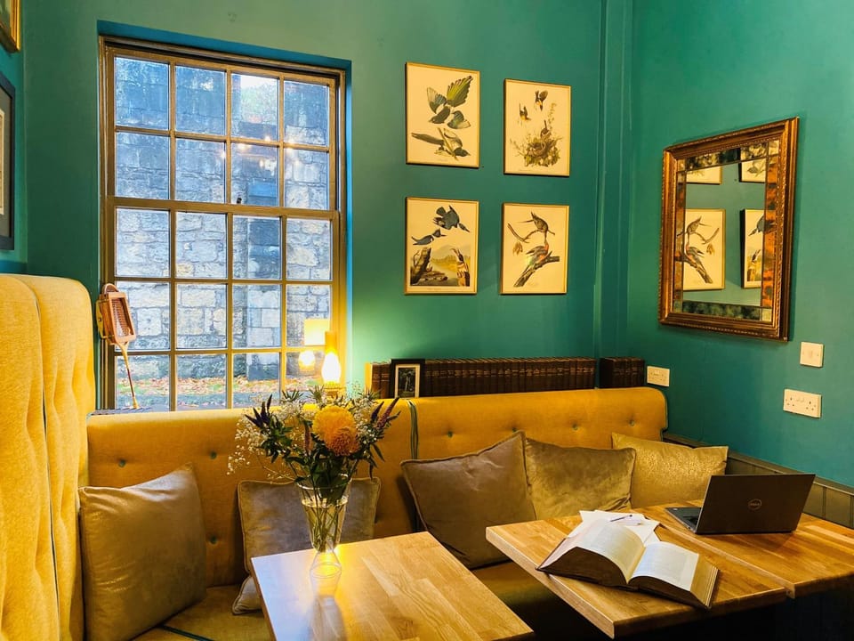 Living room, Decorative detail, Seating area