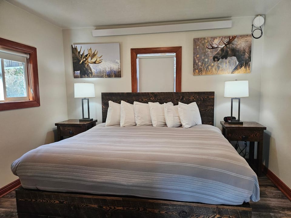 Yellowstone Riverside Cottages Hotel in Gardiner