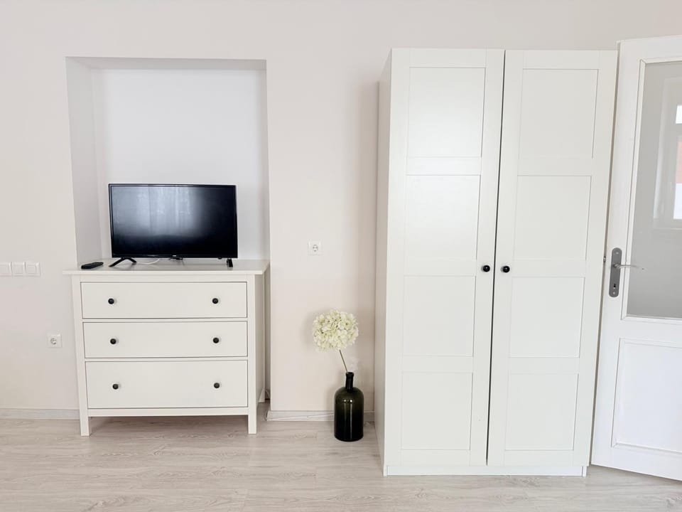 TV and multimedia, wardrobe