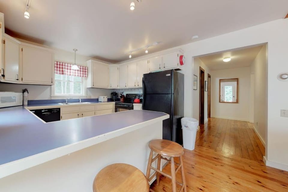 Kitchen or kitchenette, kitchen