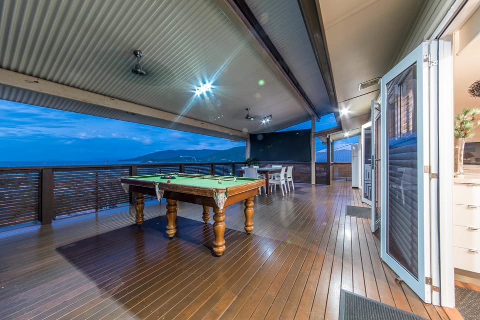 Billiard, Balcony/Terrace, Mountain view, Sea view