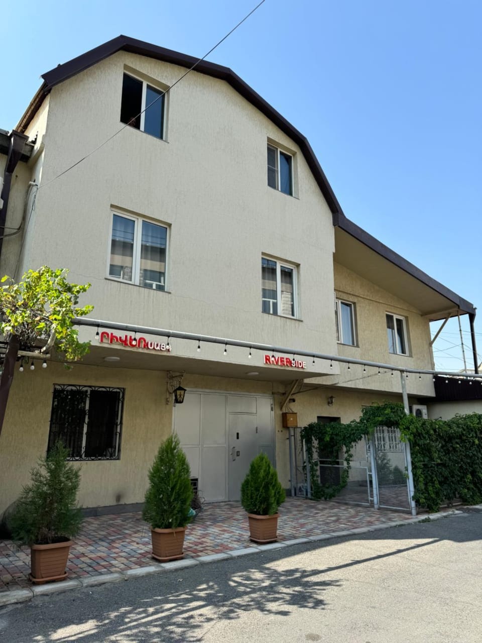 Property building, Day