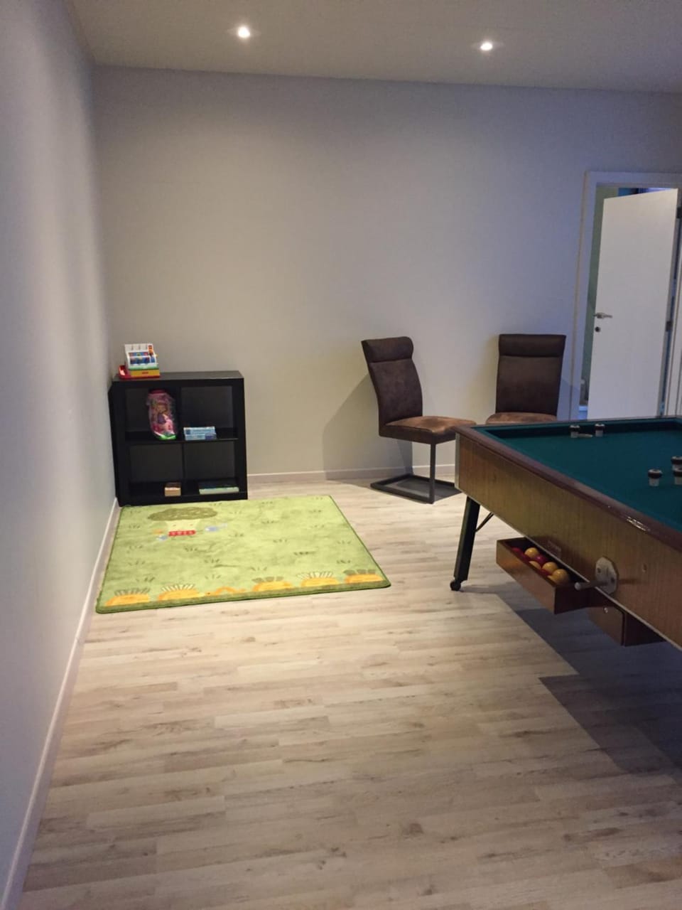 Billiard, Game Room