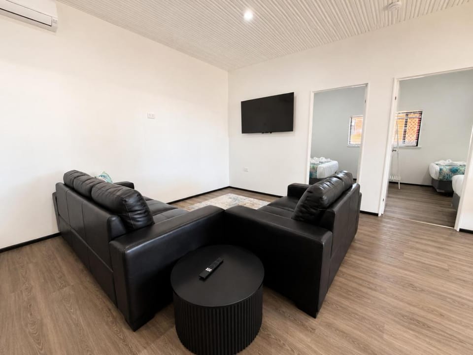 Communal lounge/ TV room, TV and multimedia, Living room, Seating area