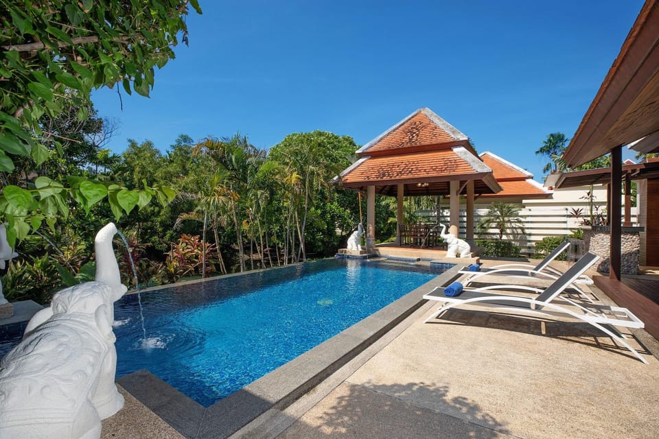 Patio, Day, Balcony/Terrace, Swimming pool, Swimming pool, sunbed