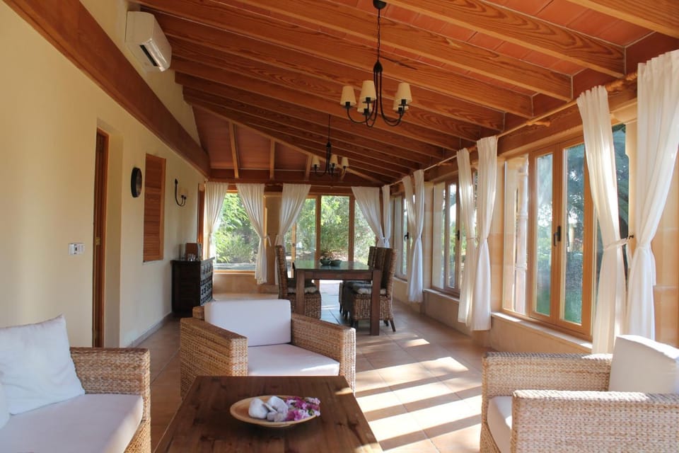 Seating area, Dining area