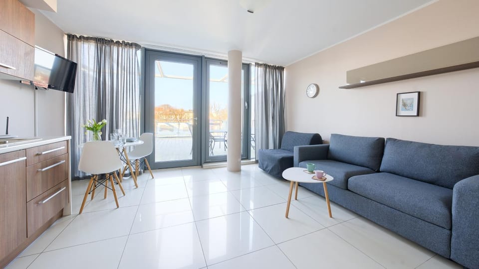 Photo of the whole room, Dining area