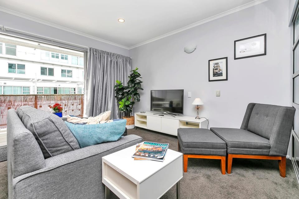 Balcony/Terrace, Living room, Decorative detail, Seating area