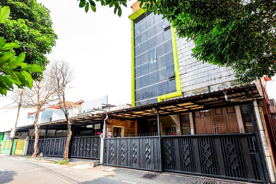 Facade/entrance