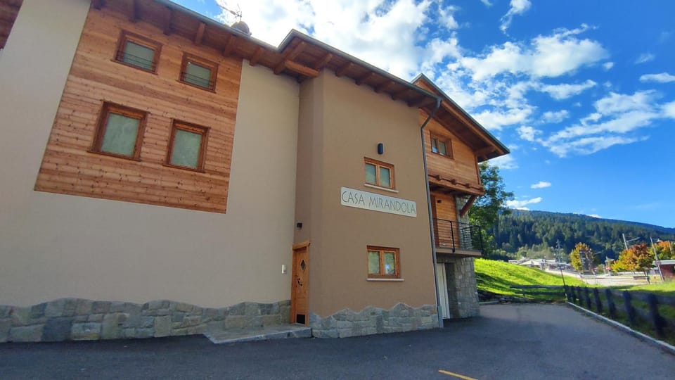 Property building, Facade/entrance