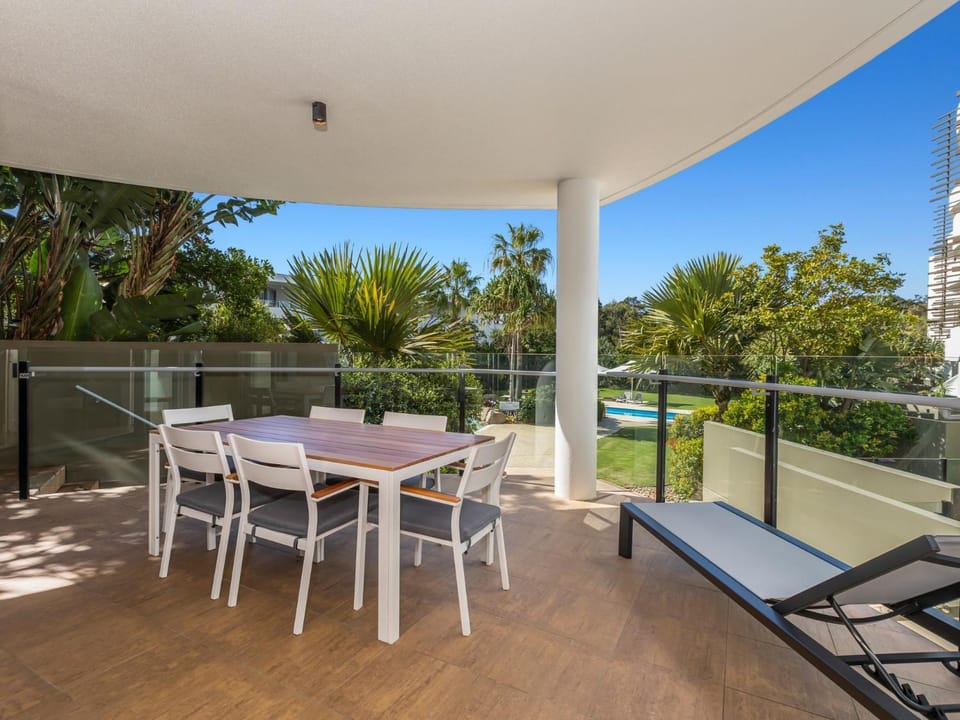 Patio, Spring, Day, Garden, View (from property/room), Balcony/Terrace, Seating area, Dining area, Garden view