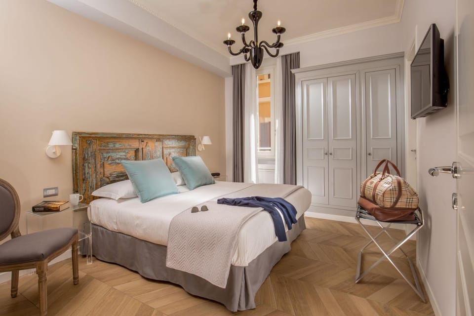 Bed, Other, Photo of the whole room, Decorative detail, Bedroom