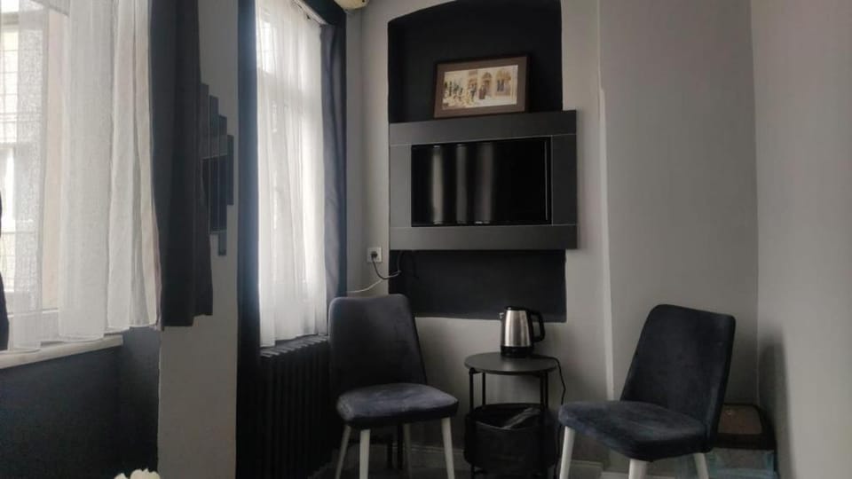 TV and multimedia, Living room, Seating area, hair dresser