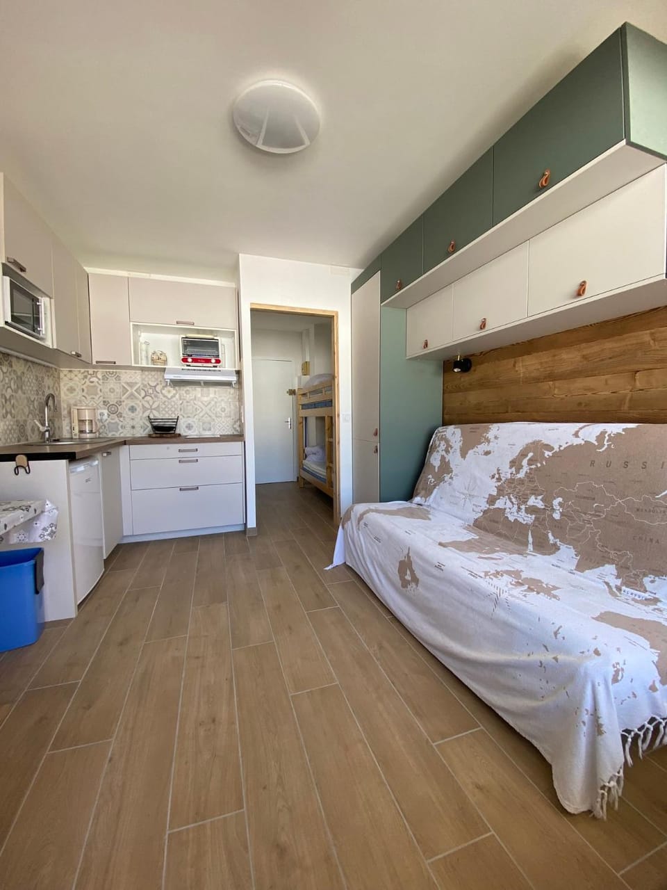 Photo of the whole room