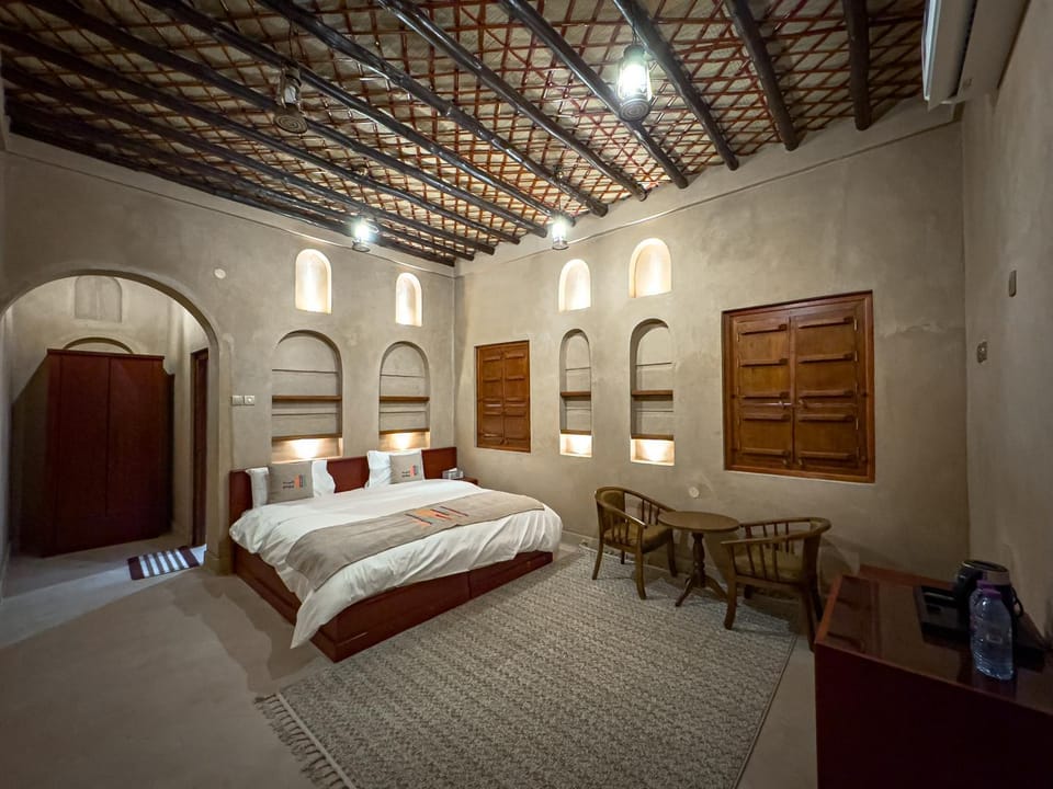 Bed, Living room, Photo of the whole room, Seating area, Bedroom, wardrobe