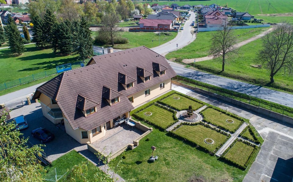 Property building, Bird's eye view, Garden, Garden view